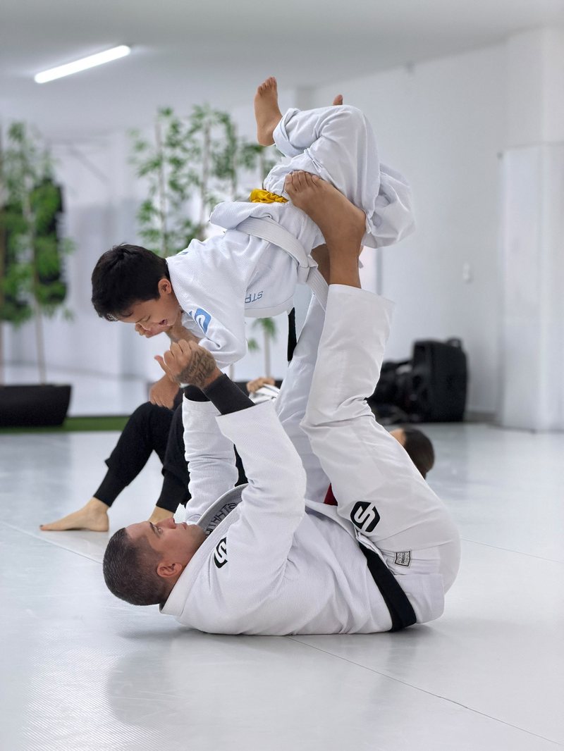 Criança treinando Jiu-Jitsu